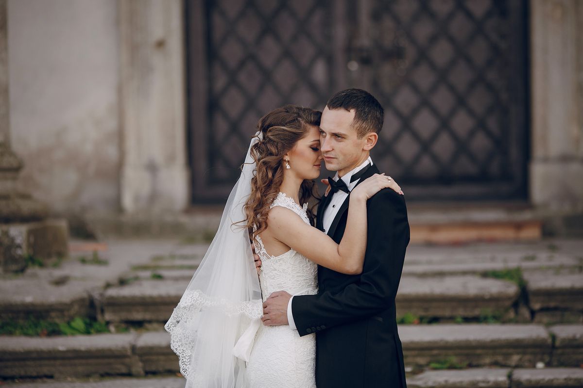 The Essential Wedding Facing Each Other 3