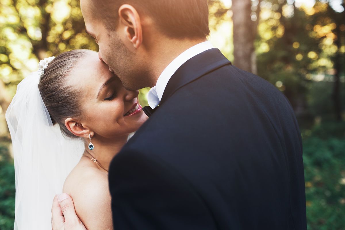 The Essential Wedding Poses Forehead Kiss 1