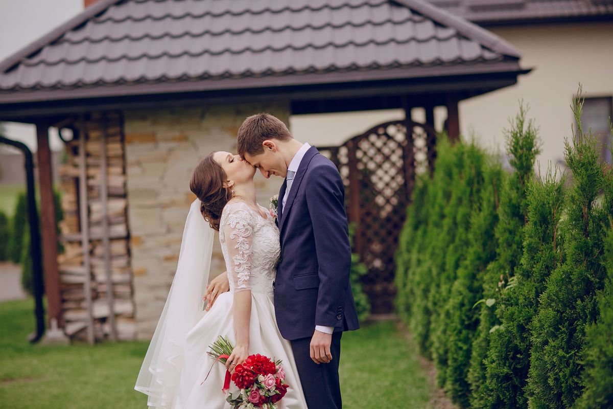 The Essential Wedding Poses Forehead Kiss 2