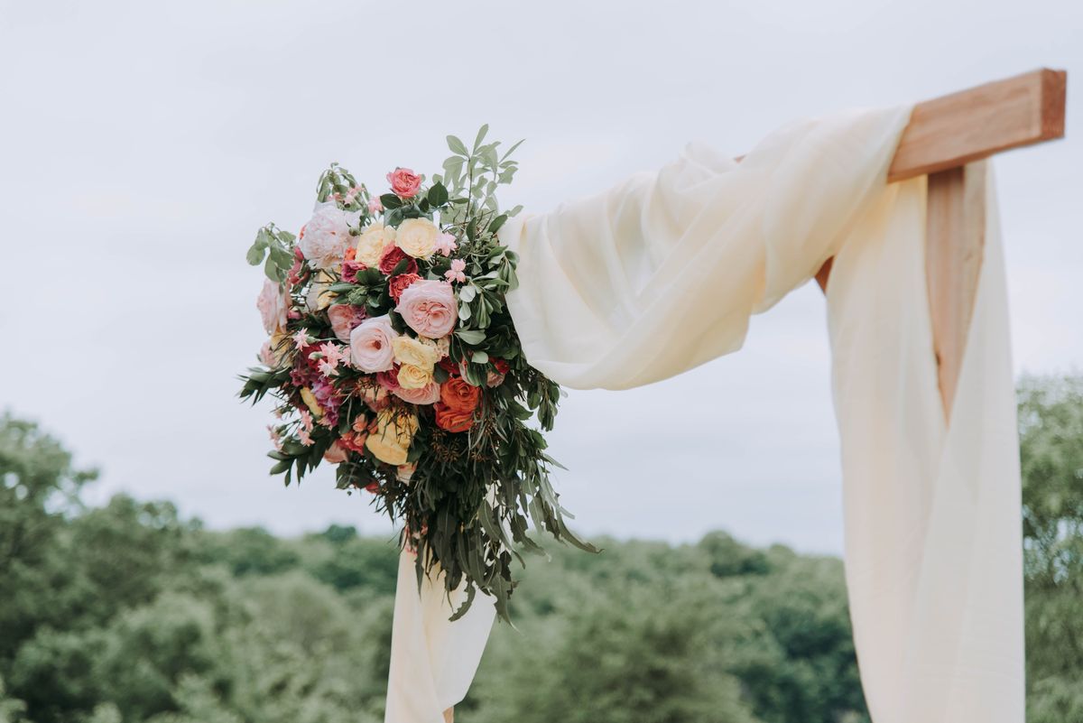Ceremony Flowers:Entryway